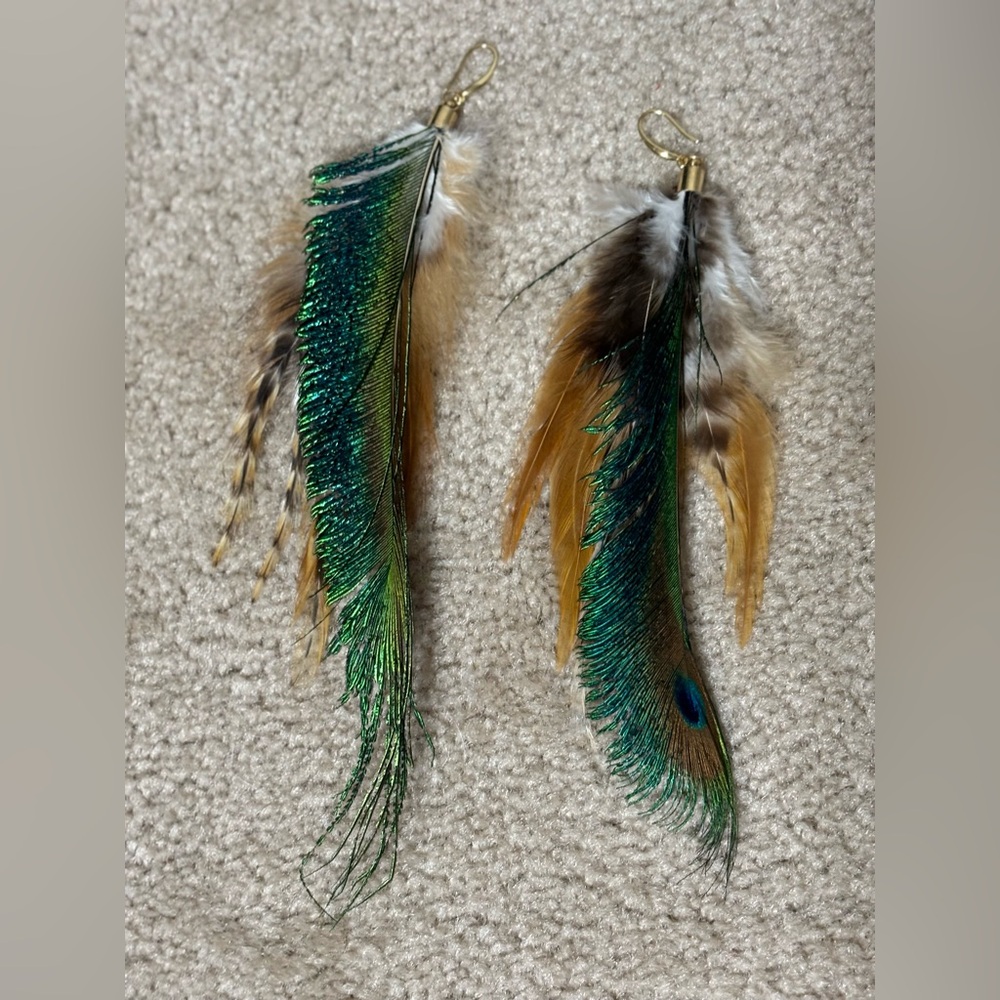 Peacock father earrings NWT